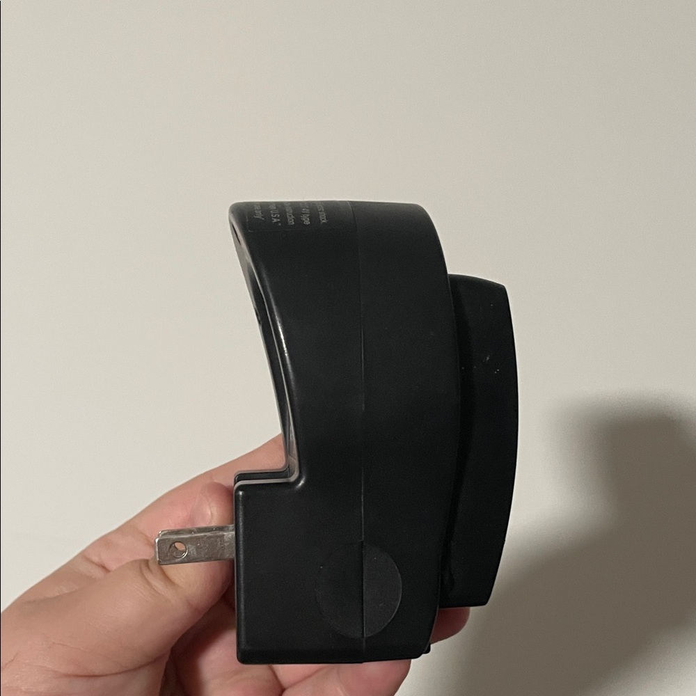 Universal Black Travel Plug Adapter - Picture 6 of 7